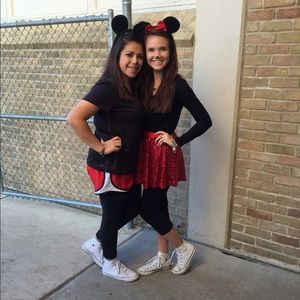 Meet your Posher, Hails