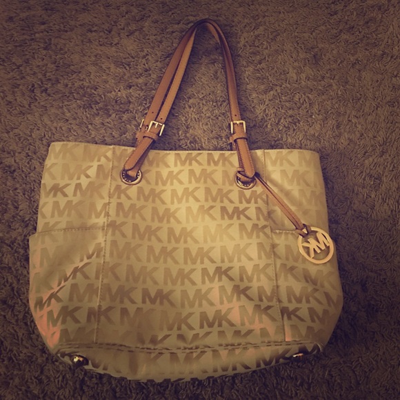 📢📢Michael Kors Gold Tote