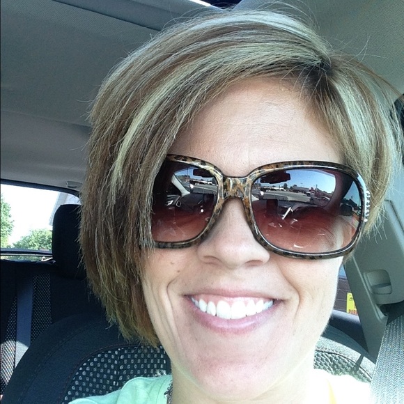 Meet your Posher, Jennifer - Picture 1 of 1