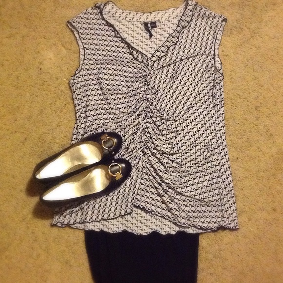 Essentials by Milano BEAUTIFUL sleeveless top