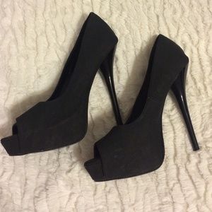 Peep Toe Black Pumps