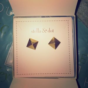 Cleopatra Studs ⭐️Lowest⭐️