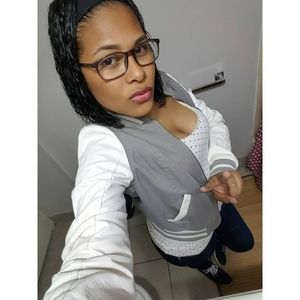 Meet your Posher, Alba