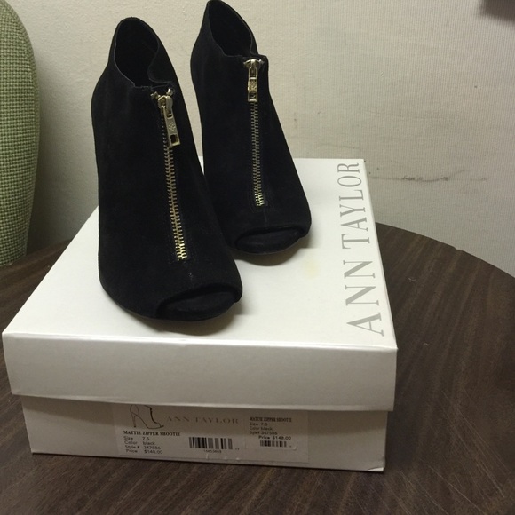 Ann Taylor Shoes - ✨WORN ONCE✨
MATTIE ZIPPER SUEDE SHOOTIES