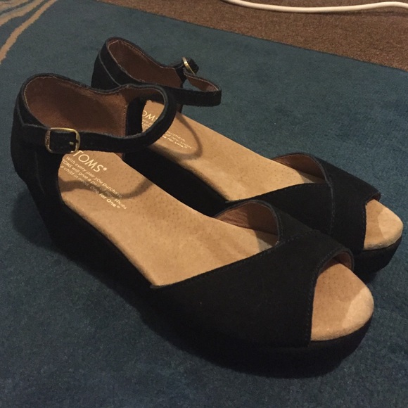 Toms wedges