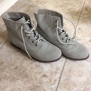 Combat boots