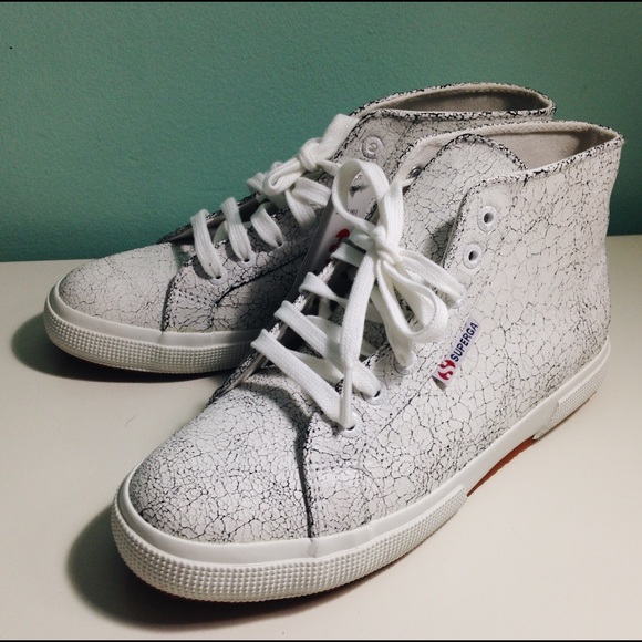 HI-TOP SUPERGA SNEAKERS