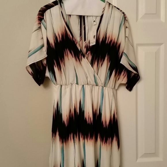 NWT MAXI DRESS - Picture 3 of 4