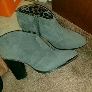 Suede gray booties!