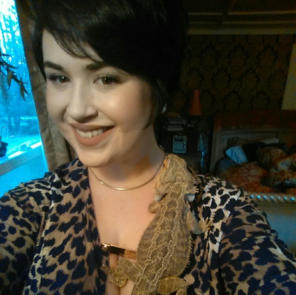 Meet your Posher, Allison - Picture 2 of 4