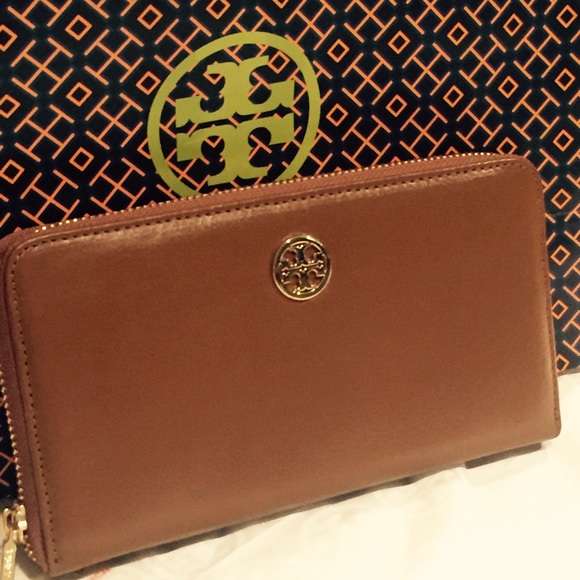 Tory Burch Handbags - 🍁🍁NWT Tory Burch Wallet🍁🍁