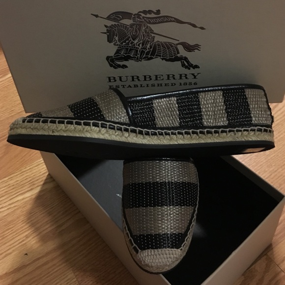 🚫On hold for Maria 🚫Burberry stripped raffia