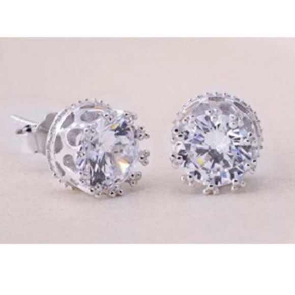 HP🎉💎 CZ Crown Earrings .925 Sterling Silver - Picture 2 of 4