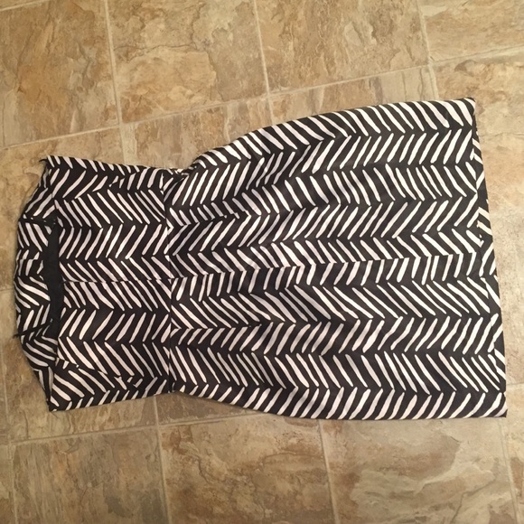 Strapless dress with black and white pattern - Picture 2 of 2