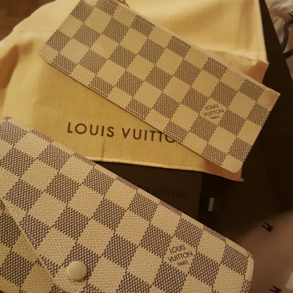 SOLD auth lv - Picture 2 of 2