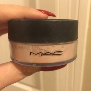 MAC Iridescent Powder in Silver Dusk