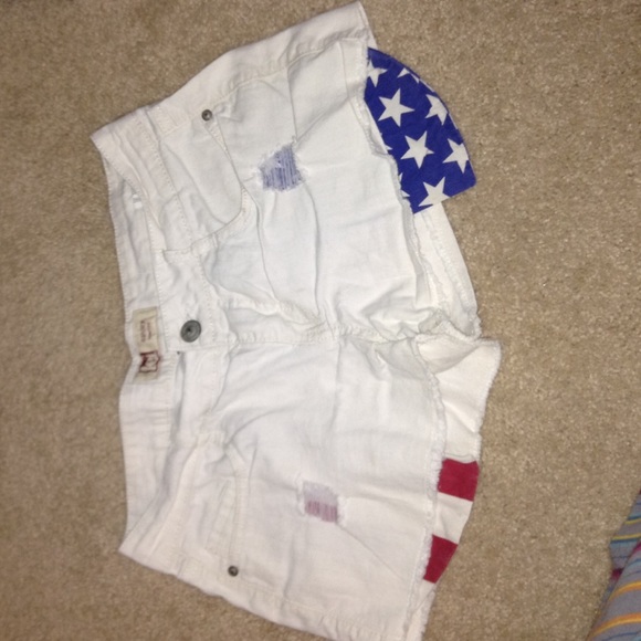 Size 9 American Flag shorts from L.e.i.