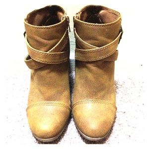 LC Lauren Conrad Tan Boots Size 7