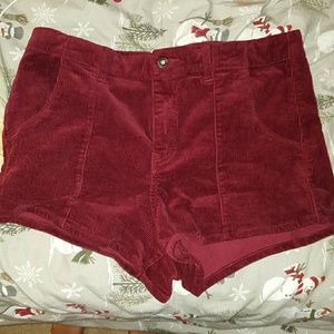 High-waisted burgundy Corduroy  shorts