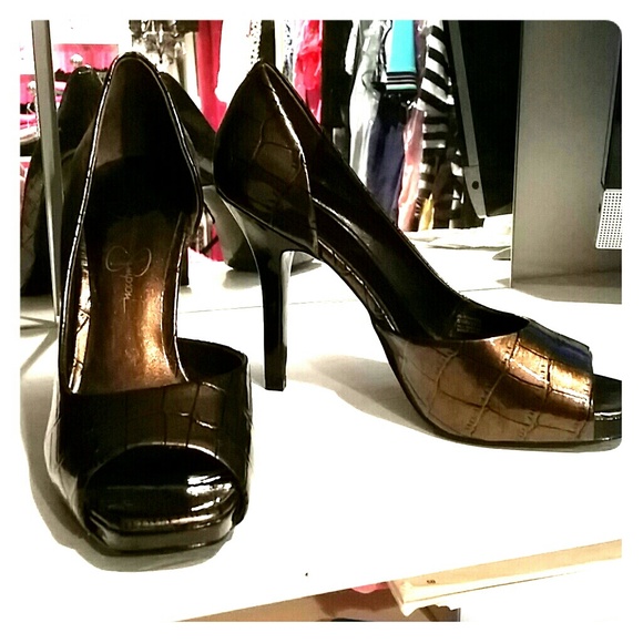 Metalic brown peep toe  pump