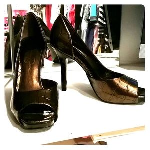 Metalic brown peep toe  pump
