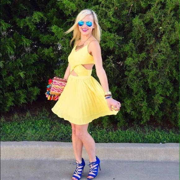 Nasty Gal Glamorous Favorite Crossover Ex Dress