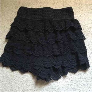 Scalloped Crotchet Linen Shorts