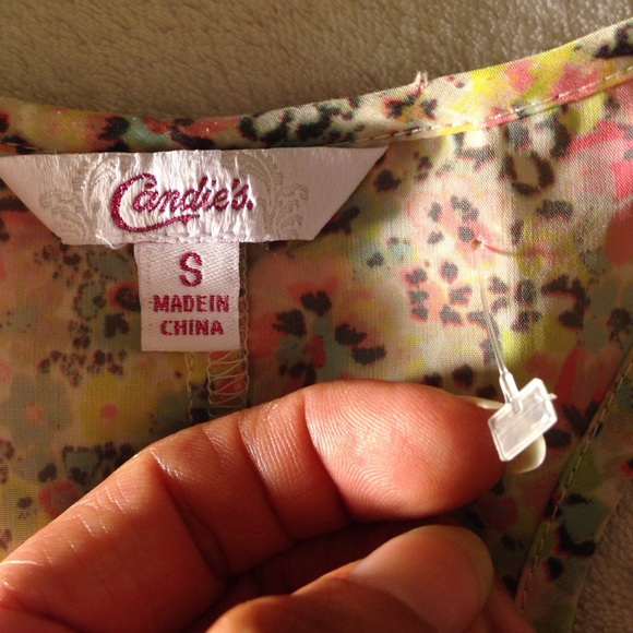 CANDIE'S floral top NWOT - Picture 4 of 4