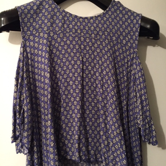 WAYF cold shoulder crop top with peephole back.