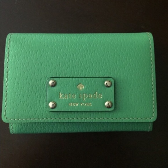 🔴Kate Spade Wallet/ ggirevscloset