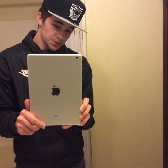 Meet your Posher, Kyle - Picture 1 of 1