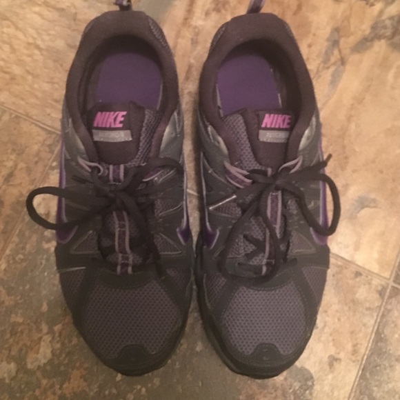 Nike tennis shoes size 8.5