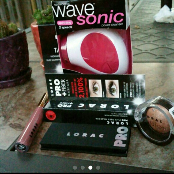 Large Lorac bundle - Picture 4 of 4