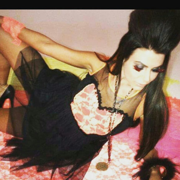 Denim, tanks, dresses, fitted skirts, leggings - Picture 2 of 4