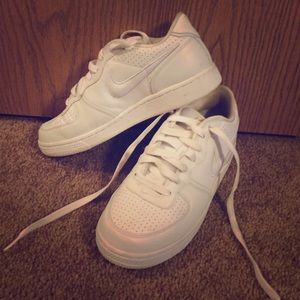 Nike ZoomAir - White