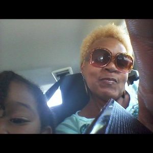 Meet your Posher, Valerie