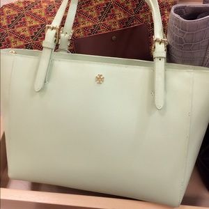❎Sold❎Tory burch tote limited edition