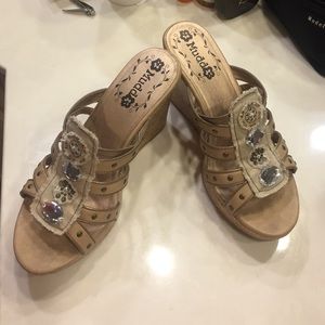 Adorable Neutral Mudd Slip-on Wedges - Sz 8