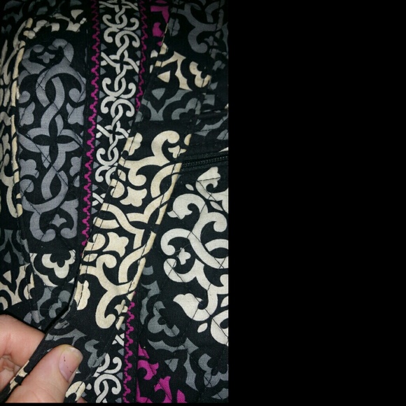 Crossbody Vera Bradley purse.