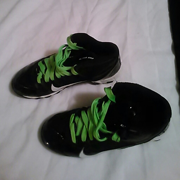 Nike football cleats (boys)