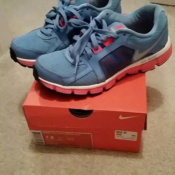 Nike Tennis Shoes