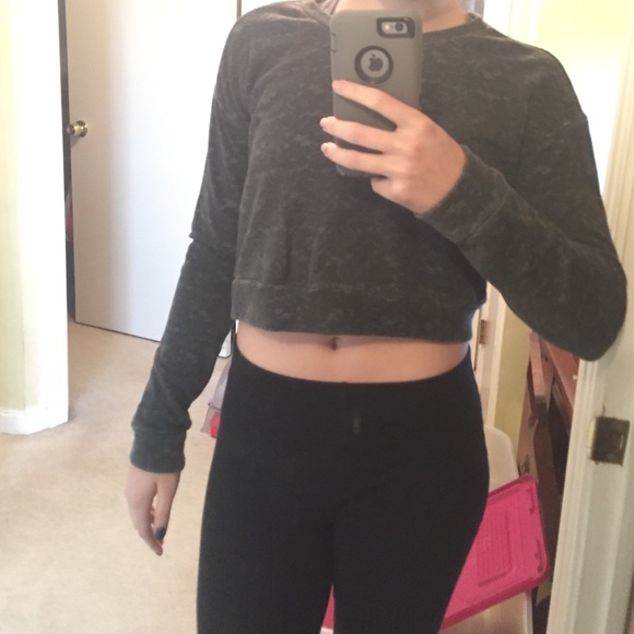 ๐ซSOLD๐ซHollister Cropped Sweater - Picture 4 of 4