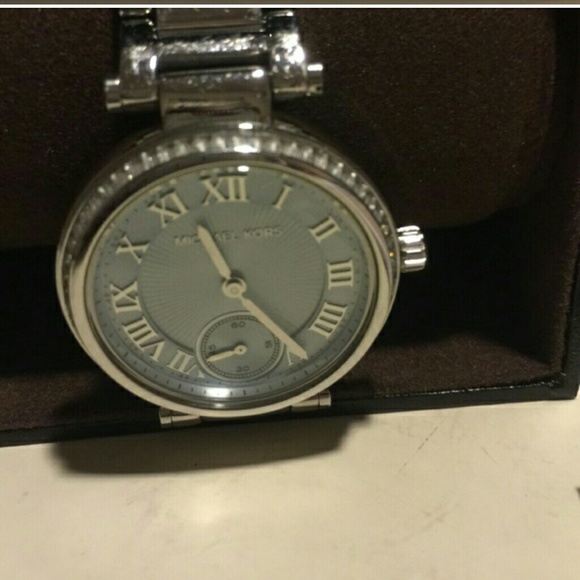 Michael Kors ladies watch JUST LOWERED PRICE!!! - Picture 3 of 4
