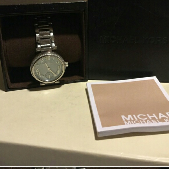 Michael Kors ladies watch JUST LOWERED PRICE!!! - Picture 4 of 4