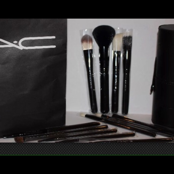 Brand New 12 piece high quality brush kit & holder