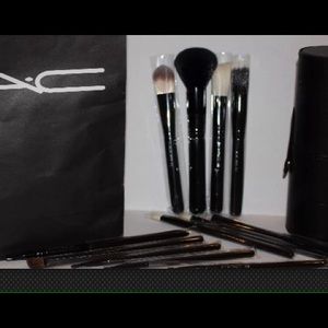 Brand New 12 piece high quality brush kit & holder
