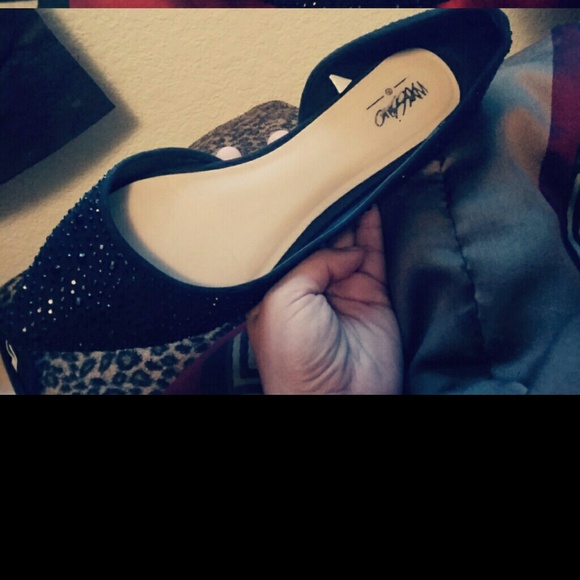 Black stud flats