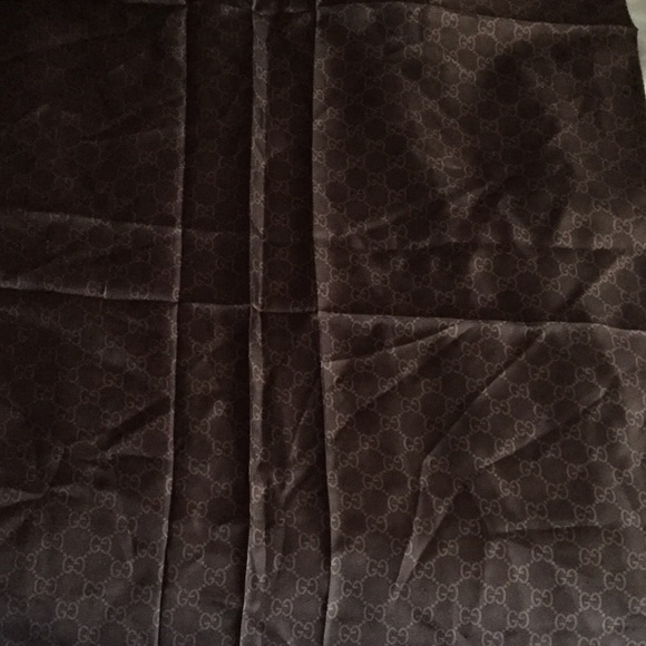 ONE DAY SALE AUTHENTIC SILK Gucci scarf