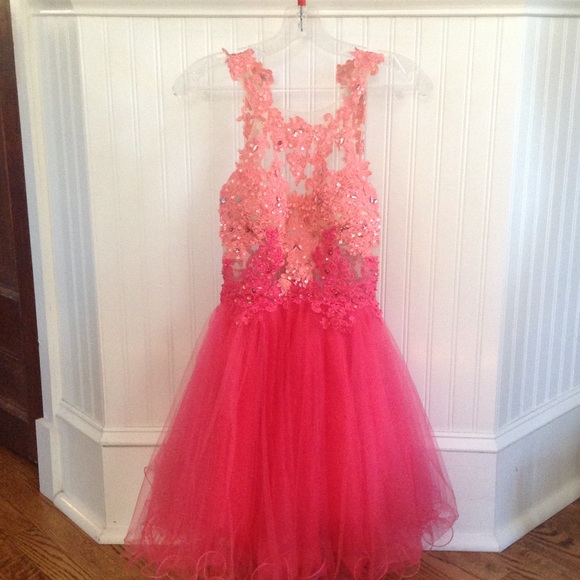 beautiful short tulle formal dress