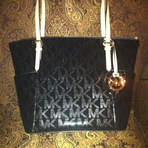 1 day sale 💥💥Authentic New Michael Kors Purse